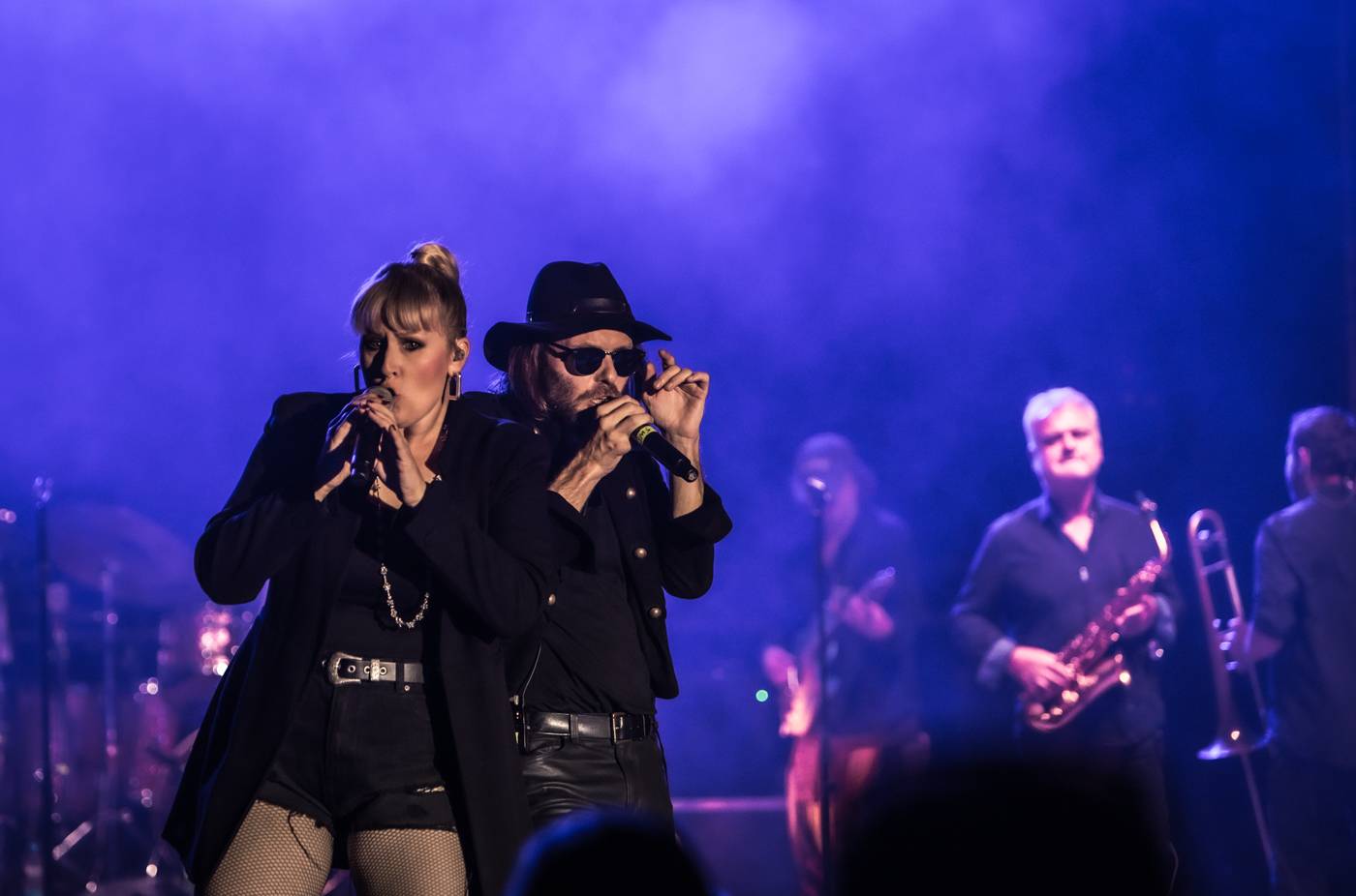 Monkey Business a J.A.R. ukázali, zač je toho Loket. Košile Matěje Rupperta šla opět dolů