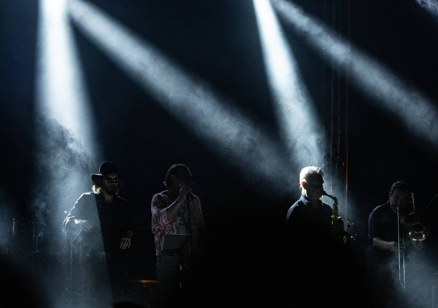 Monkey Business a J.A.R. ukázali, zač je toho Loket. Košile Matěje Rupperta šla opět dolů