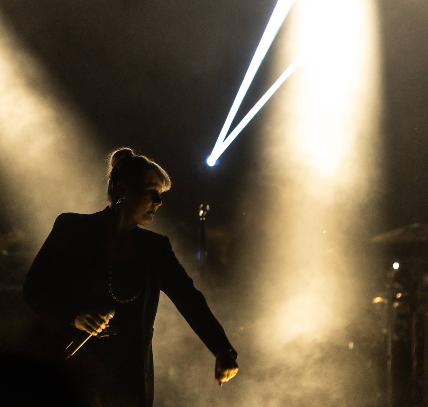 Monkey Business a J.A.R. ukázali, zač je toho Loket. Košile Matěje Rupperta šla opět dolů