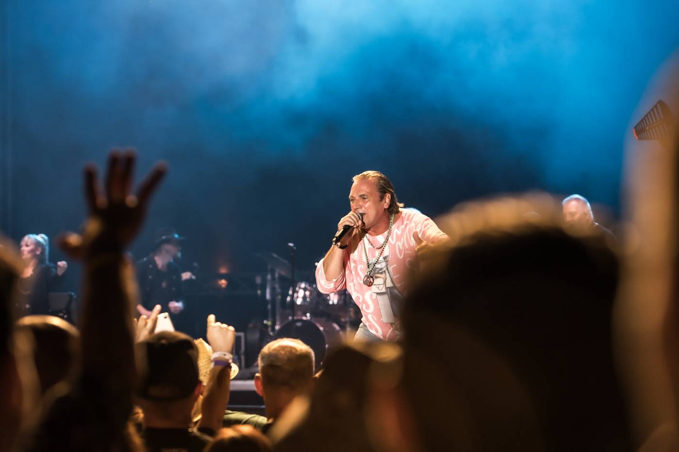 Monkey Business a J.A.R. ukázali, zač je toho Loket. Košile Matěje Rupperta šla opět dolů