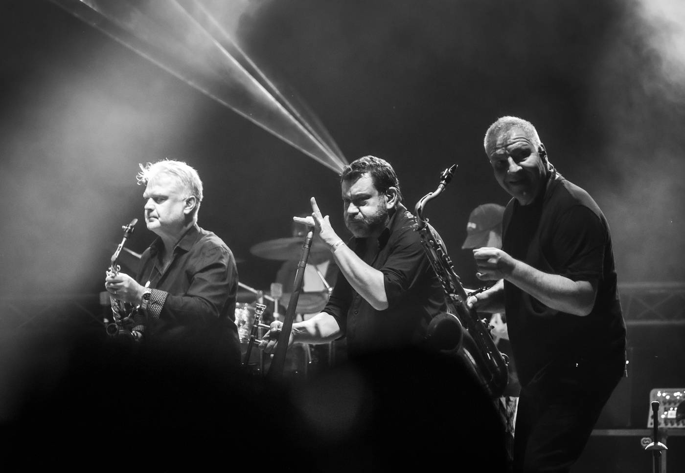 Monkey Business a J.A.R. ukázali, zač je toho Loket. Košile Matěje Rupperta šla opět dolů