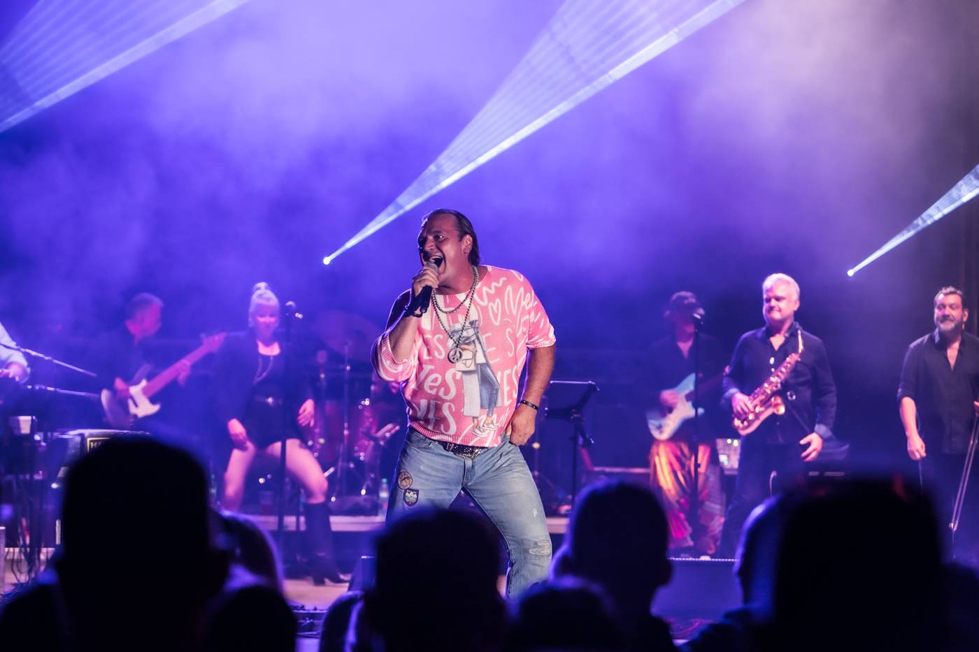 Monkey Business a J.A.R. ukázali, zač je toho Loket. Košile Matěje Rupperta šla opět dolů