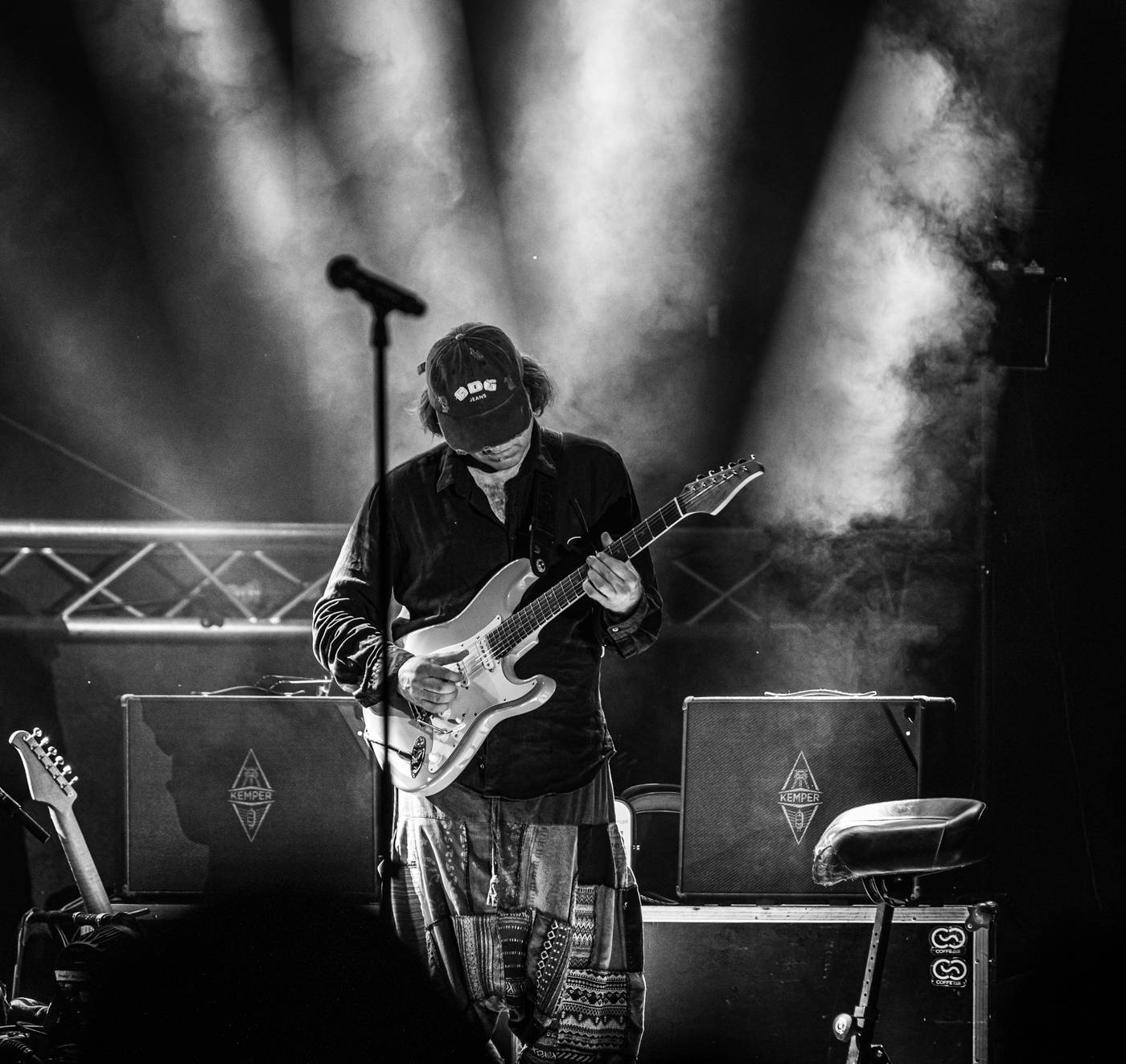 Monkey Business a J.A.R. ukázali, zač je toho Loket. Košile Matěje Rupperta šla opět dolů