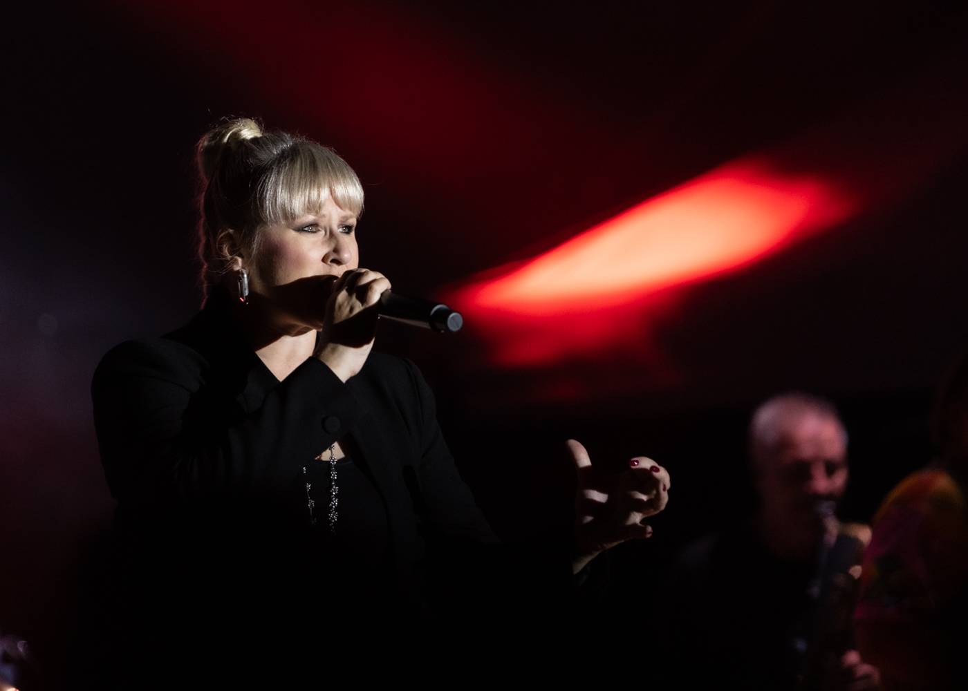 Monkey Business a J.A.R. ukázali, zač je toho Loket. Košile Matěje Rupperta šla opět dolů