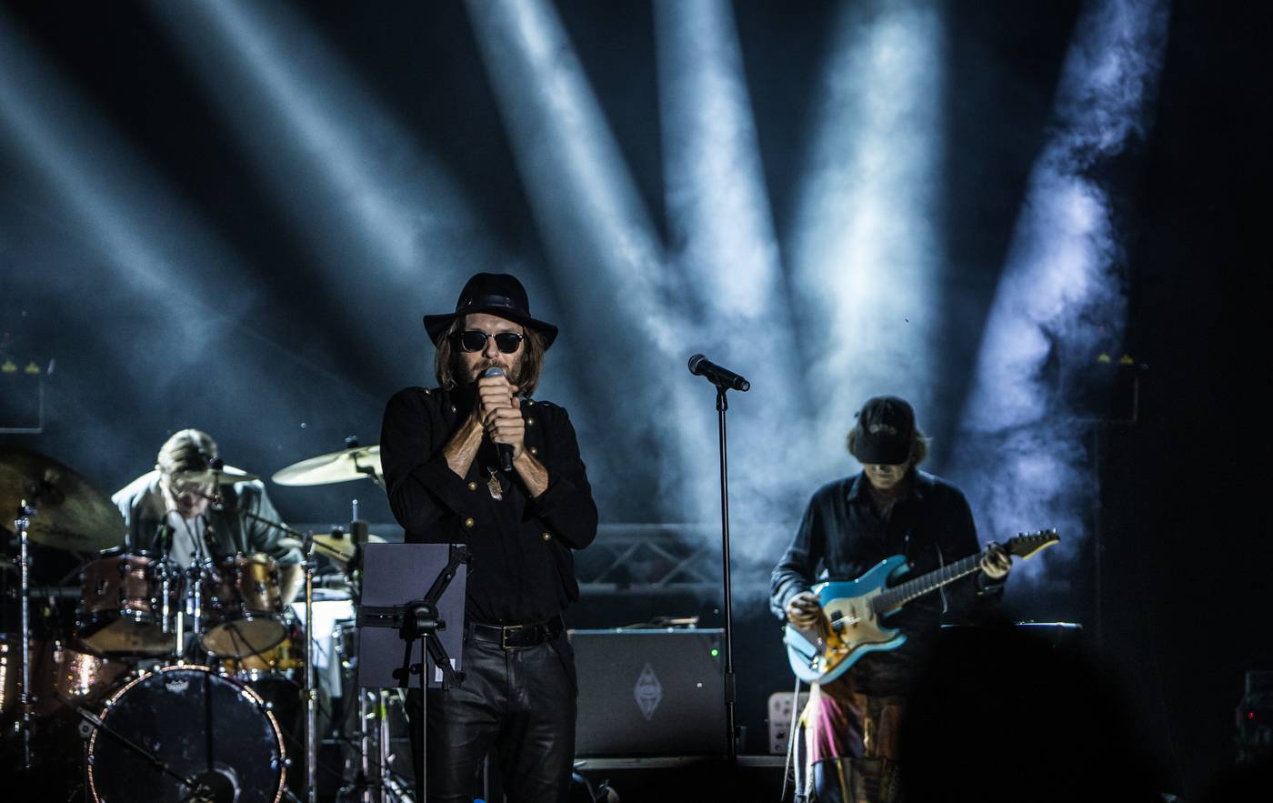 Monkey Business a J.A.R. ukázali, zač je toho Loket. Košile Matěje Rupperta šla opět dolů