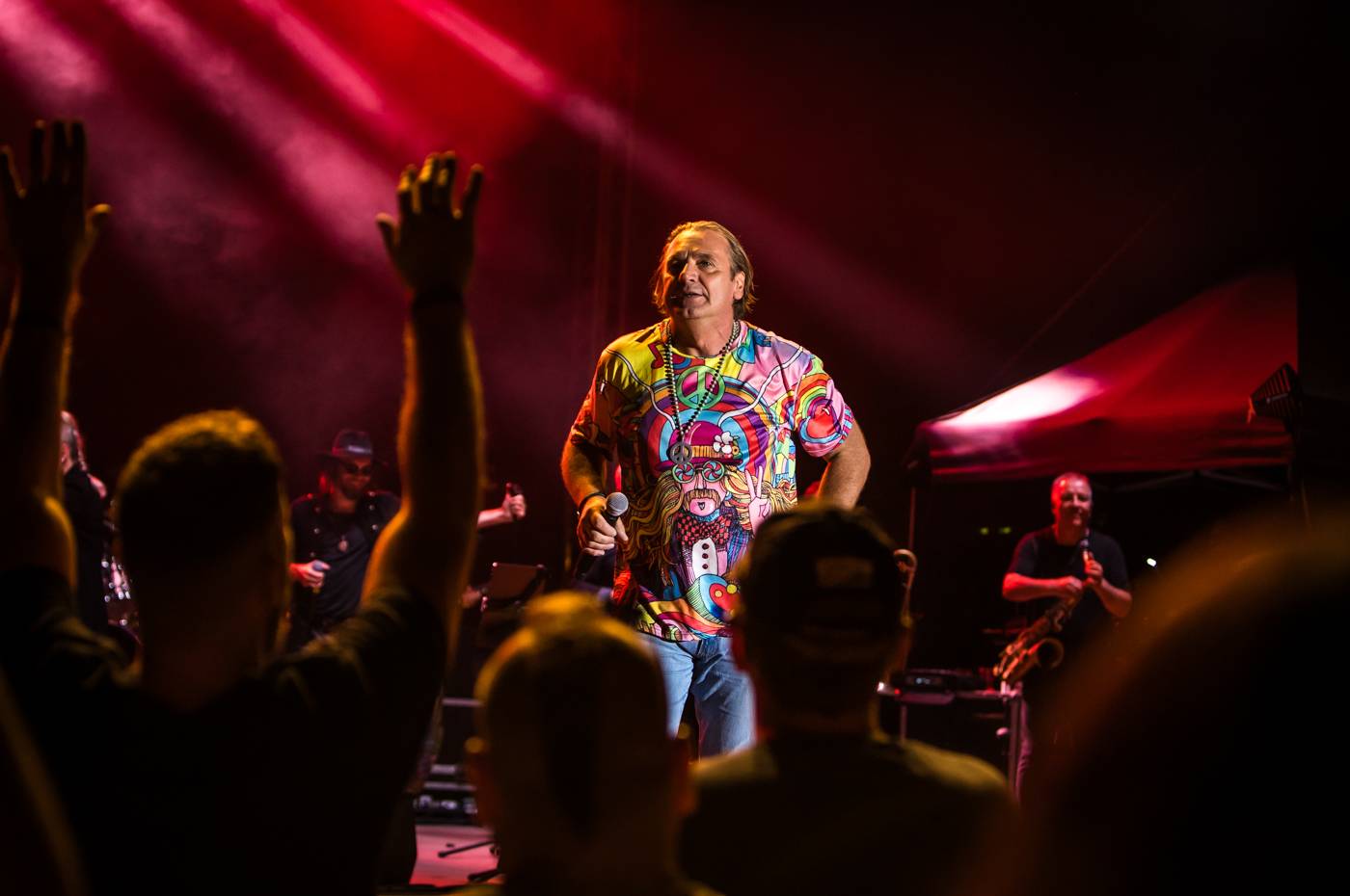 Monkey Business a J.A.R. ukázali, zač je toho Loket. Košile Matěje Rupperta šla opět dolů