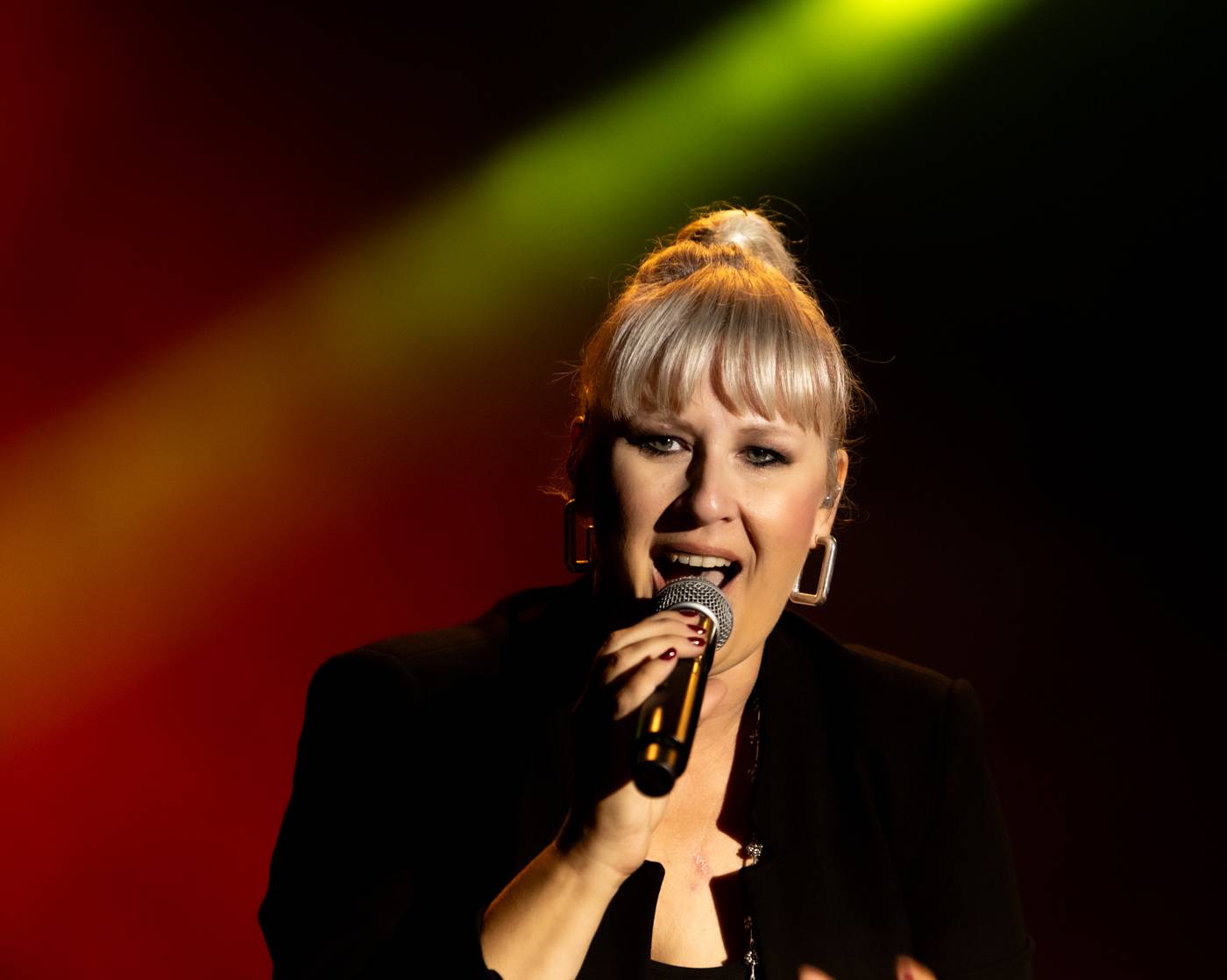 Monkey Business a J.A.R. ukázali, zač je toho Loket. Košile Matěje Rupperta šla opět dolů