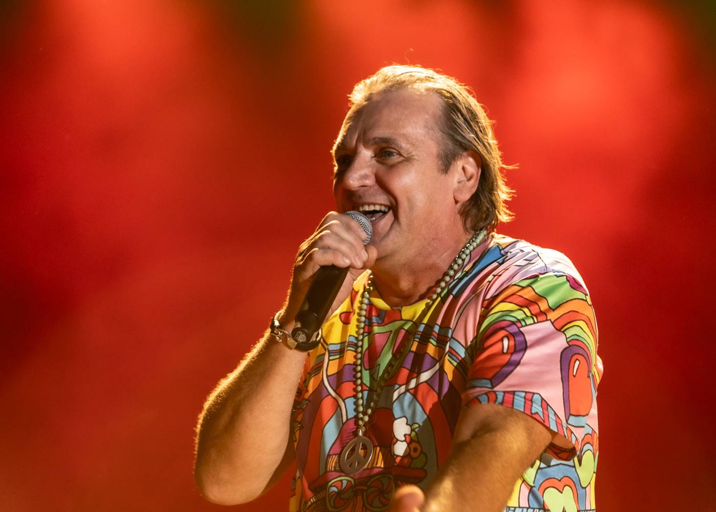 Monkey Business a J.A.R. ukázali, zač je toho Loket. Košile Matěje Rupperta šla opět dolů