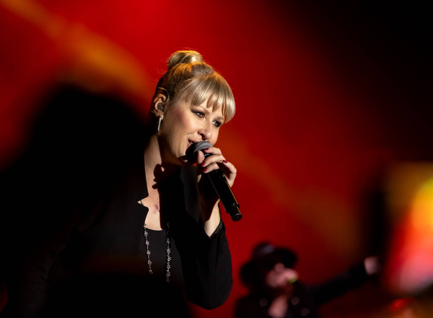 Monkey Business a J.A.R. ukázali, zač je toho Loket. Košile Matěje Rupperta šla opět dolů