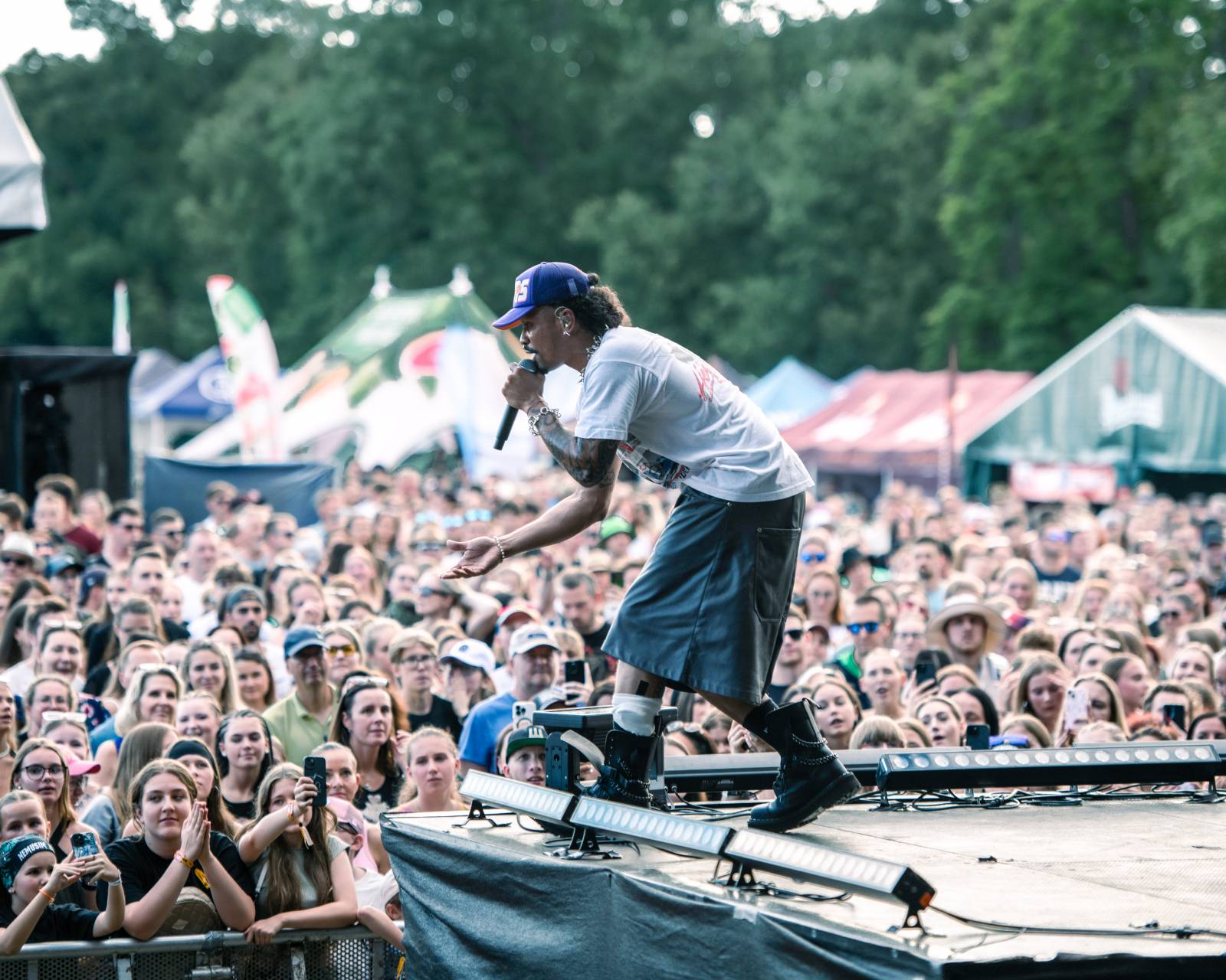 Na Hradech CZ bylo horko nejen kvůli vysokým teplotám. Ben Cristovao a Sofian Medjmedj rozžhavili na Veveří fanynky