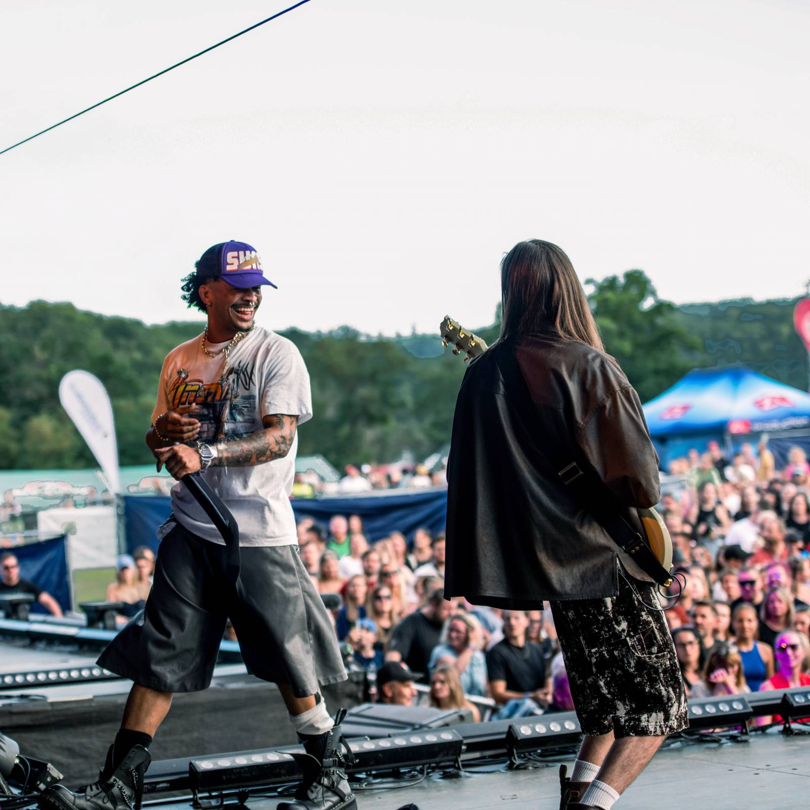 Na Hradech CZ bylo horko nejen kvůli vysokým teplotám. Ben Cristovao a Sofian Medjmedj rozžhavili na Veveří fanynky