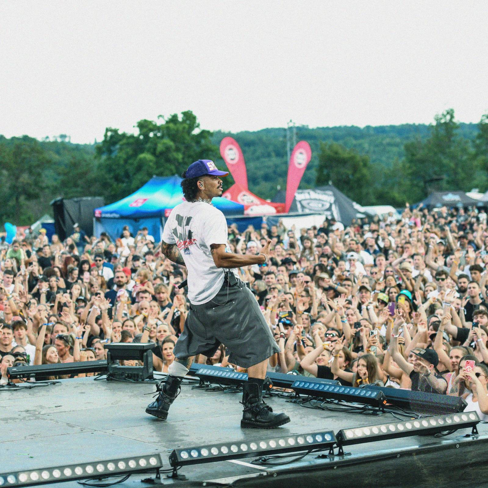 Na Hradech CZ bylo horko nejen kvůli vysokým teplotám. Ben Cristovao a Sofian Medjmedj rozžhavili na Veveří fanynky