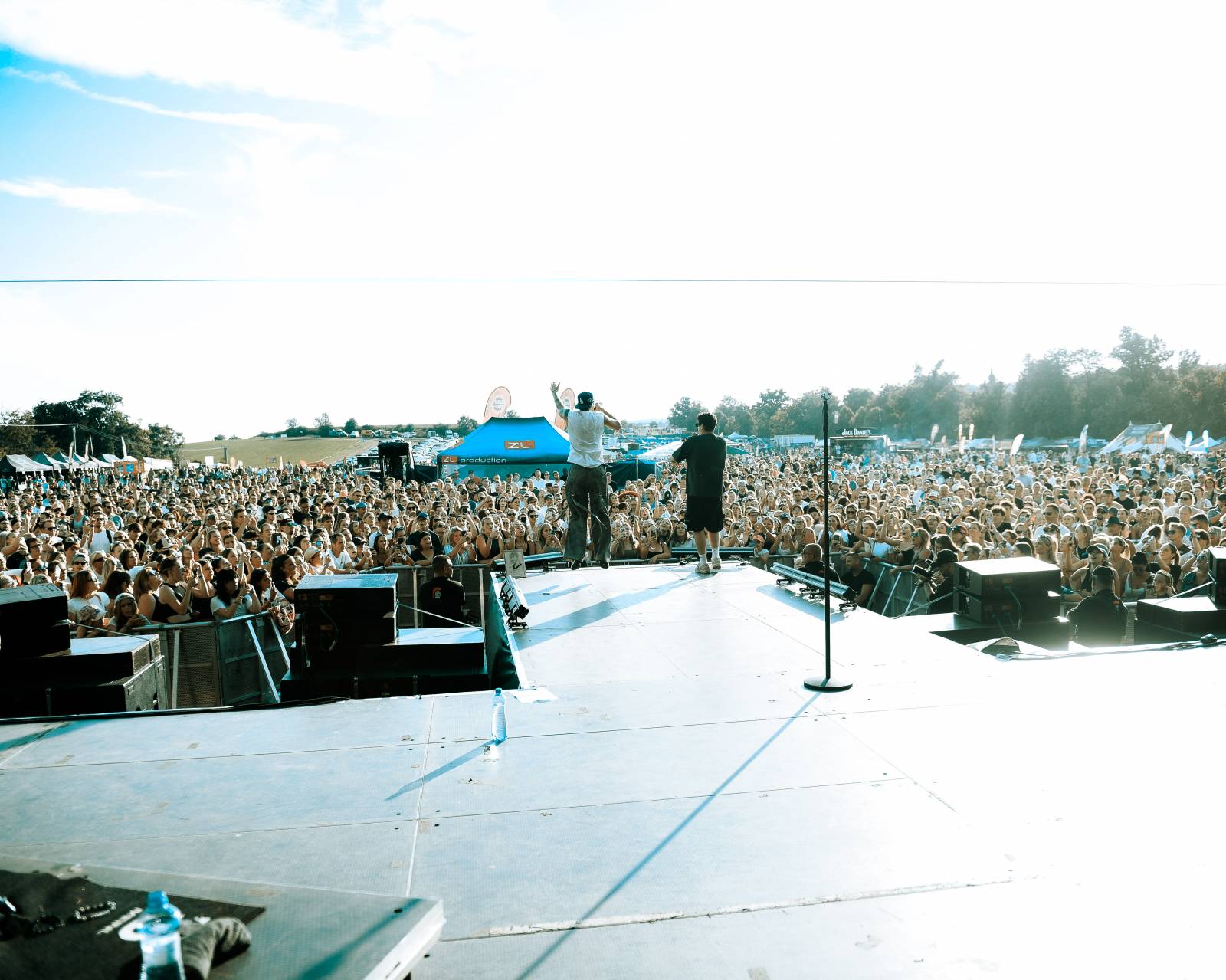 Na Hradech CZ bylo horko nejen kvůli vysokým teplotám. Ben Cristovao a Sofian Medjmedj rozžhavili na Veveří fanynky