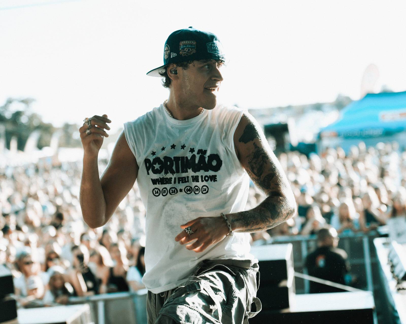 Na Hradech CZ bylo horko nejen kvůli vysokým teplotám. Ben Cristovao a Sofian Medjmedj rozžhavili na Veveří fanynky