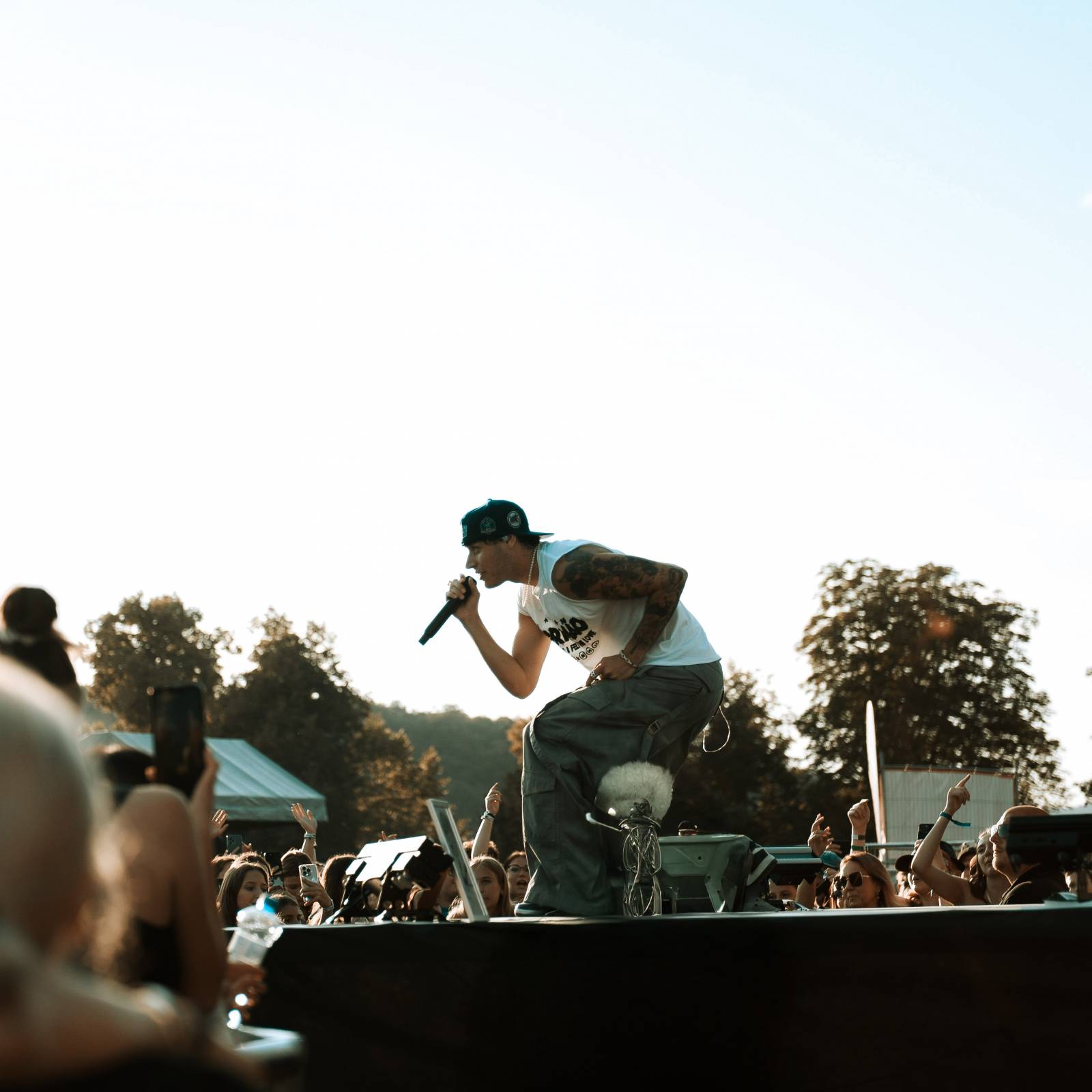 Na Hradech CZ bylo horko nejen kvůli vysokým teplotám. Ben Cristovao a Sofian Medjmedj rozžhavili na Veveří fanynky