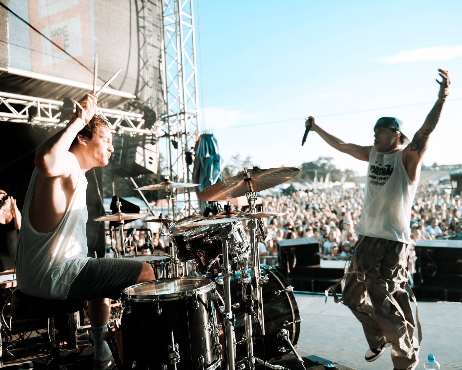 Na Hradech CZ bylo horko nejen kvůli vysokým teplotám. Ben Cristovao a Sofian Medjmedj rozžhavili na Veveří fanynky