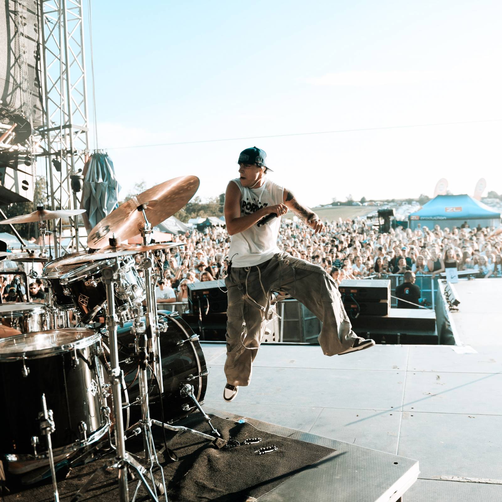 Na Hradech CZ bylo horko nejen kvůli vysokým teplotám. Ben Cristovao a Sofian Medjmedj rozžhavili na Veveří fanynky