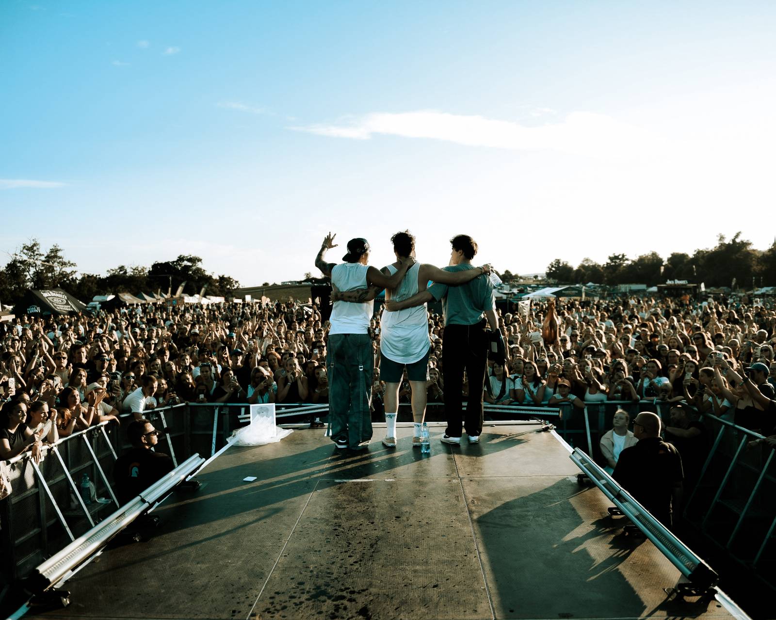 Na Hradech CZ bylo horko nejen kvůli vysokým teplotám. Ben Cristovao a Sofian Medjmedj rozžhavili na Veveří fanynky