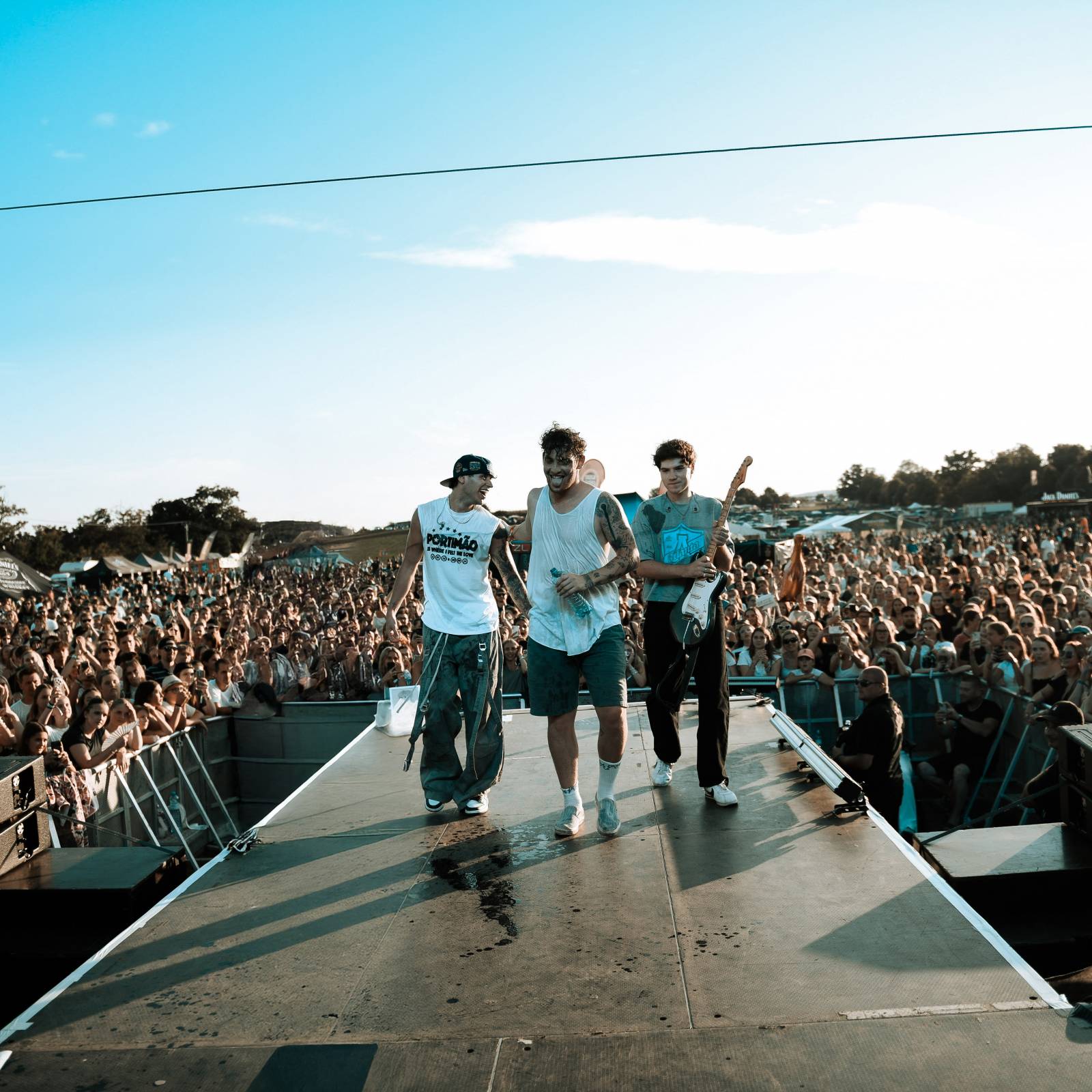 Na Hradech CZ bylo horko nejen kvůli vysokým teplotám. Ben Cristovao a Sofian Medjmedj rozžhavili na Veveří fanynky