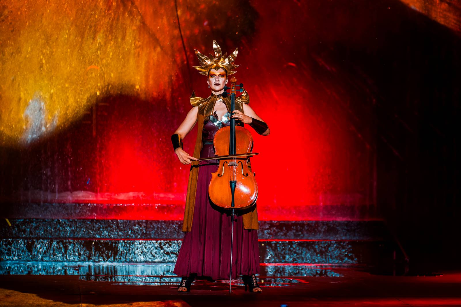 Fascinující spojení vody, světla, ohně a hudby. Show Magická fontána se loučí s Prahou