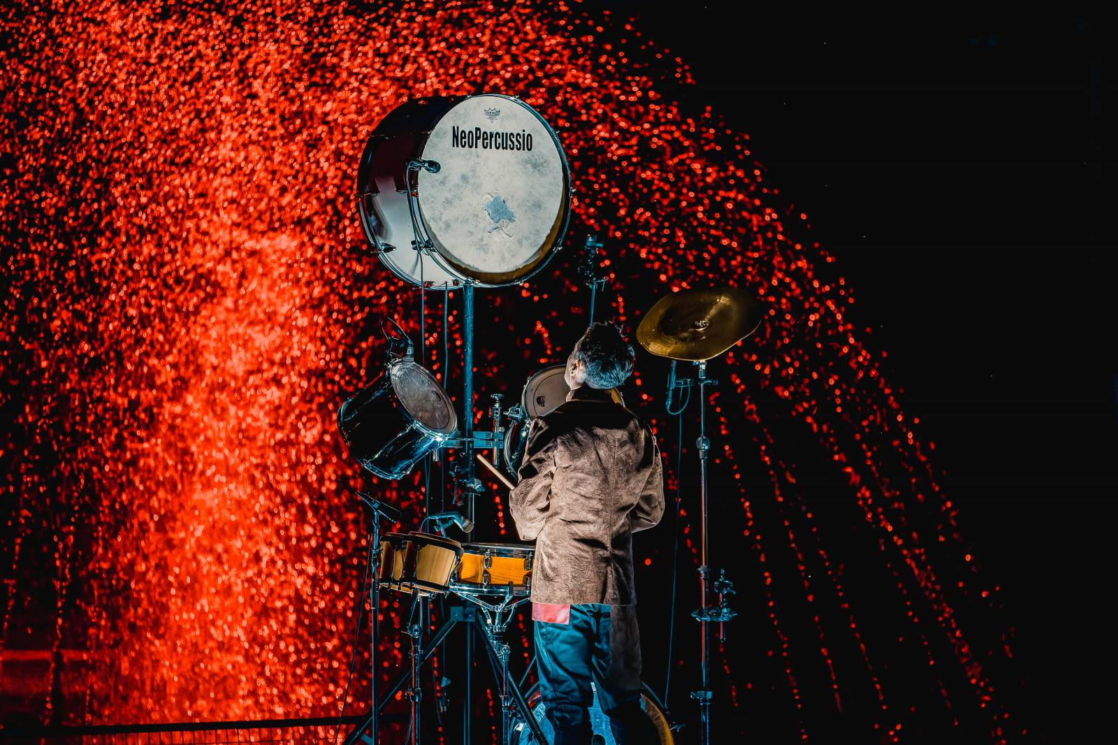Fascinující spojení vody, světla, ohně a hudby. Show Magická fontána se loučí s Prahou