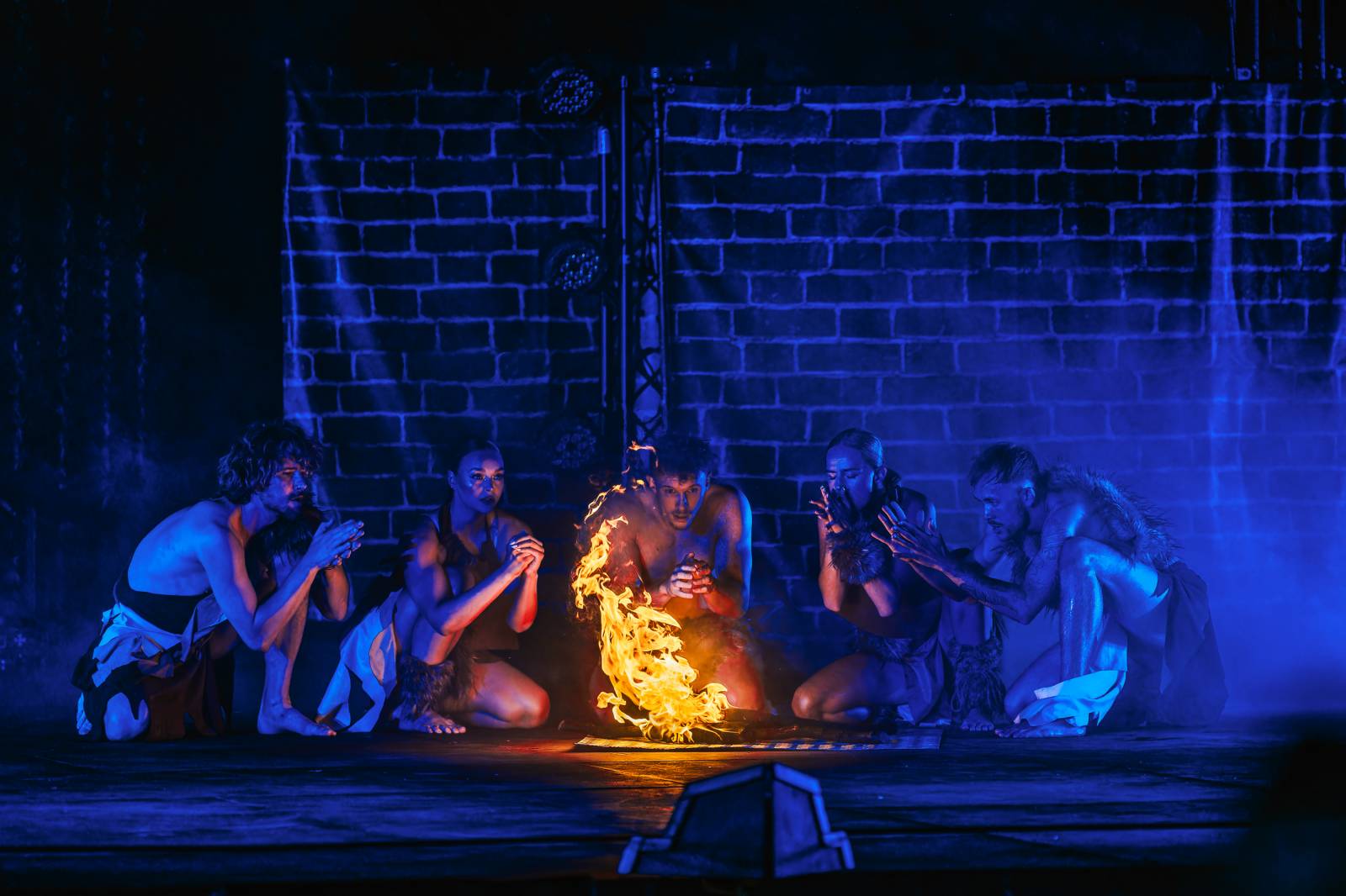 Fascinující spojení vody, světla, ohně a hudby. Show Magická fontána se loučí s Prahou