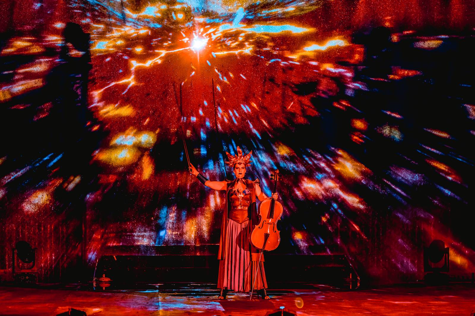 Fascinující spojení vody, světla, ohně a hudby. Show Magická fontána se loučí s Prahou