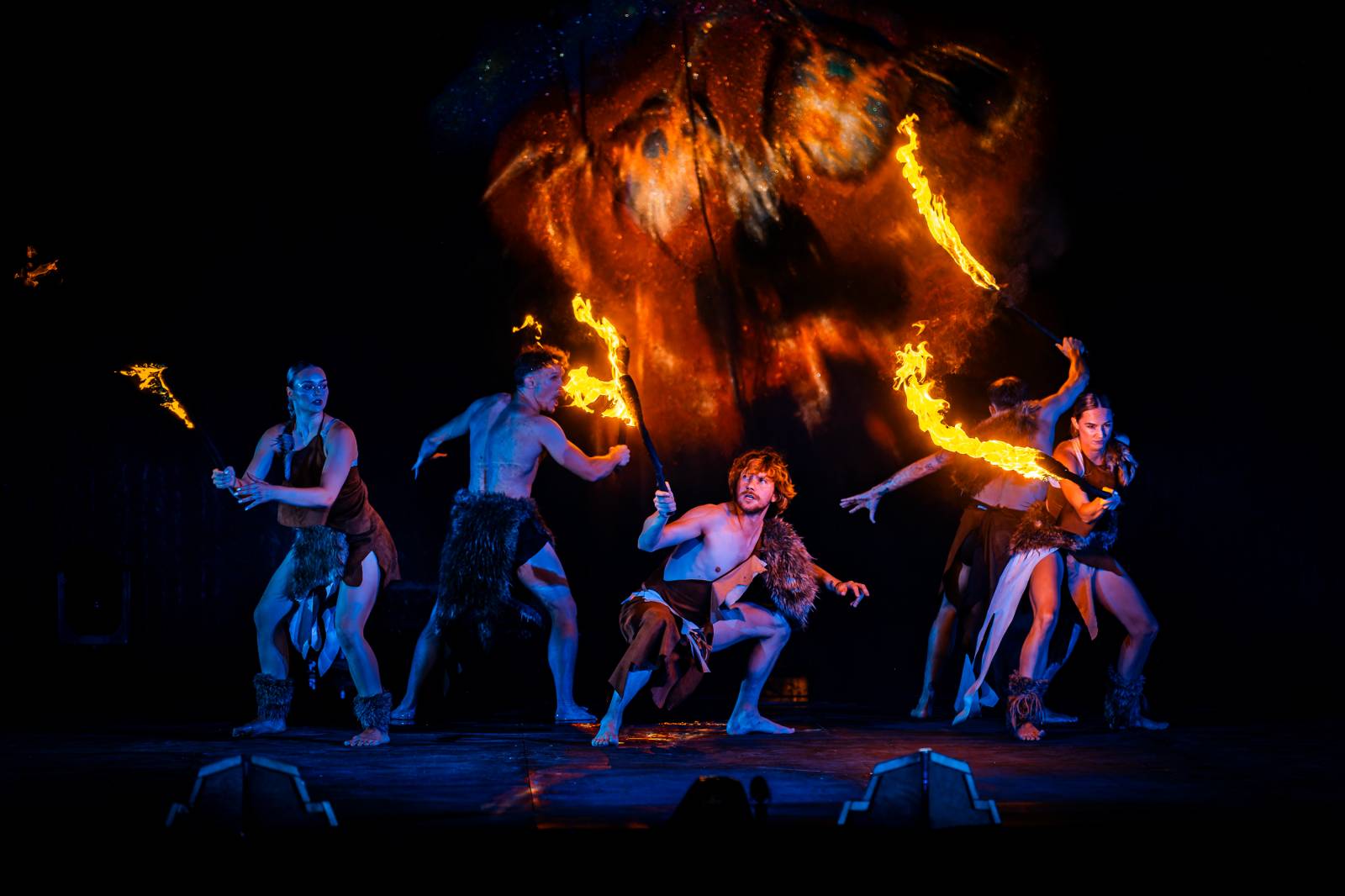 Fascinující spojení vody, světla, ohně a hudby. Show Magická fontána se loučí s Prahou