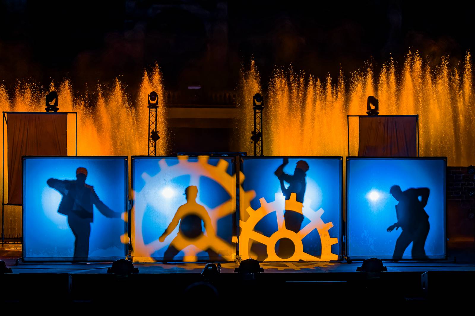 Fascinující spojení vody, světla, ohně a hudby. Show Magická fontána se loučí s Prahou