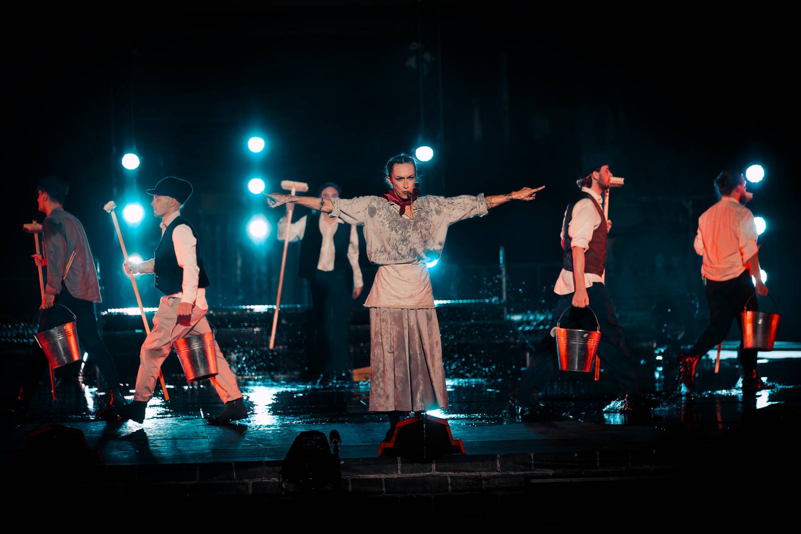 Fascinující spojení vody, světla, ohně a hudby. Show Magická fontána se loučí s Prahou