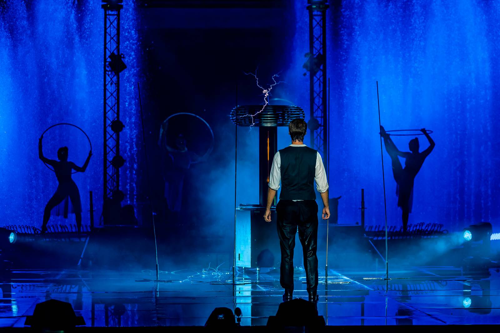 Fascinující spojení vody, světla, ohně a hudby. Show Magická fontána se loučí s Prahou