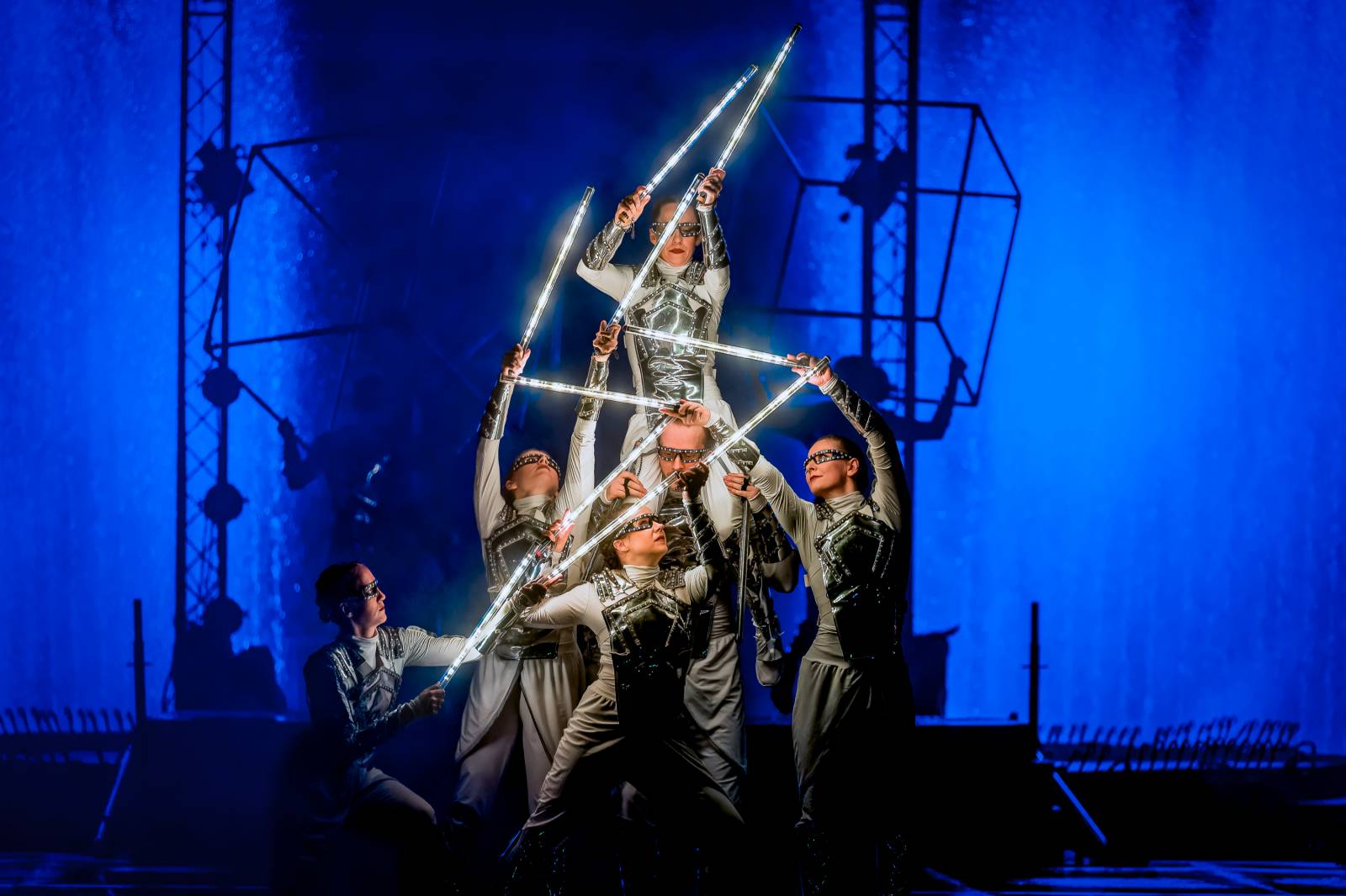 Fascinující spojení vody, světla, ohně a hudby. Show Magická fontána se loučí s Prahou