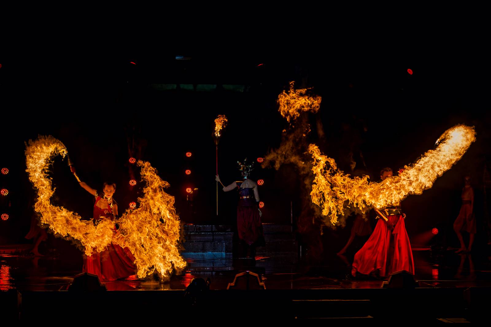 Fascinující spojení vody, světla, ohně a hudby. Show Magická fontána se loučí s Prahou
