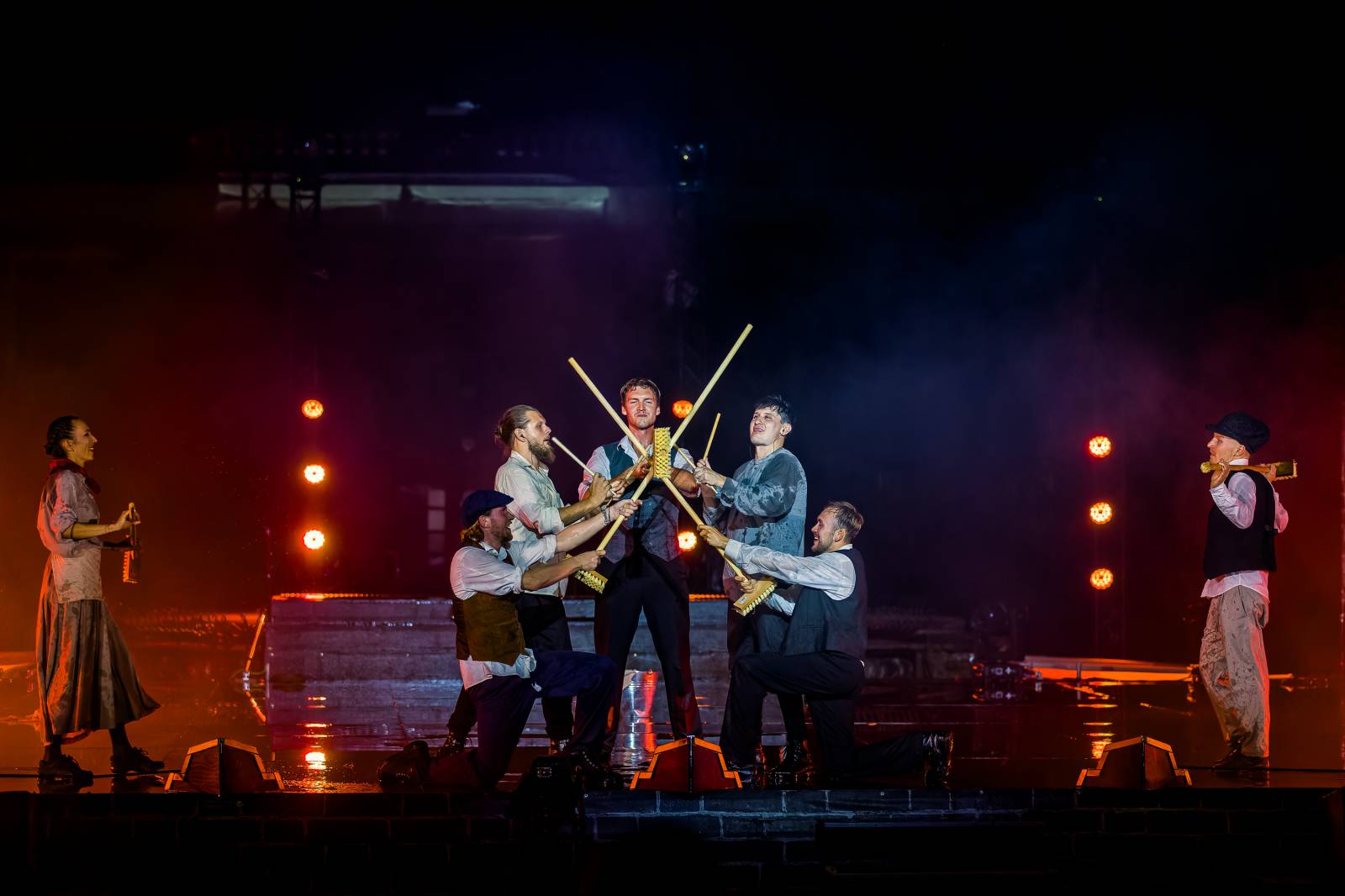 Fascinující spojení vody, světla, ohně a hudby. Show Magická fontána se loučí s Prahou