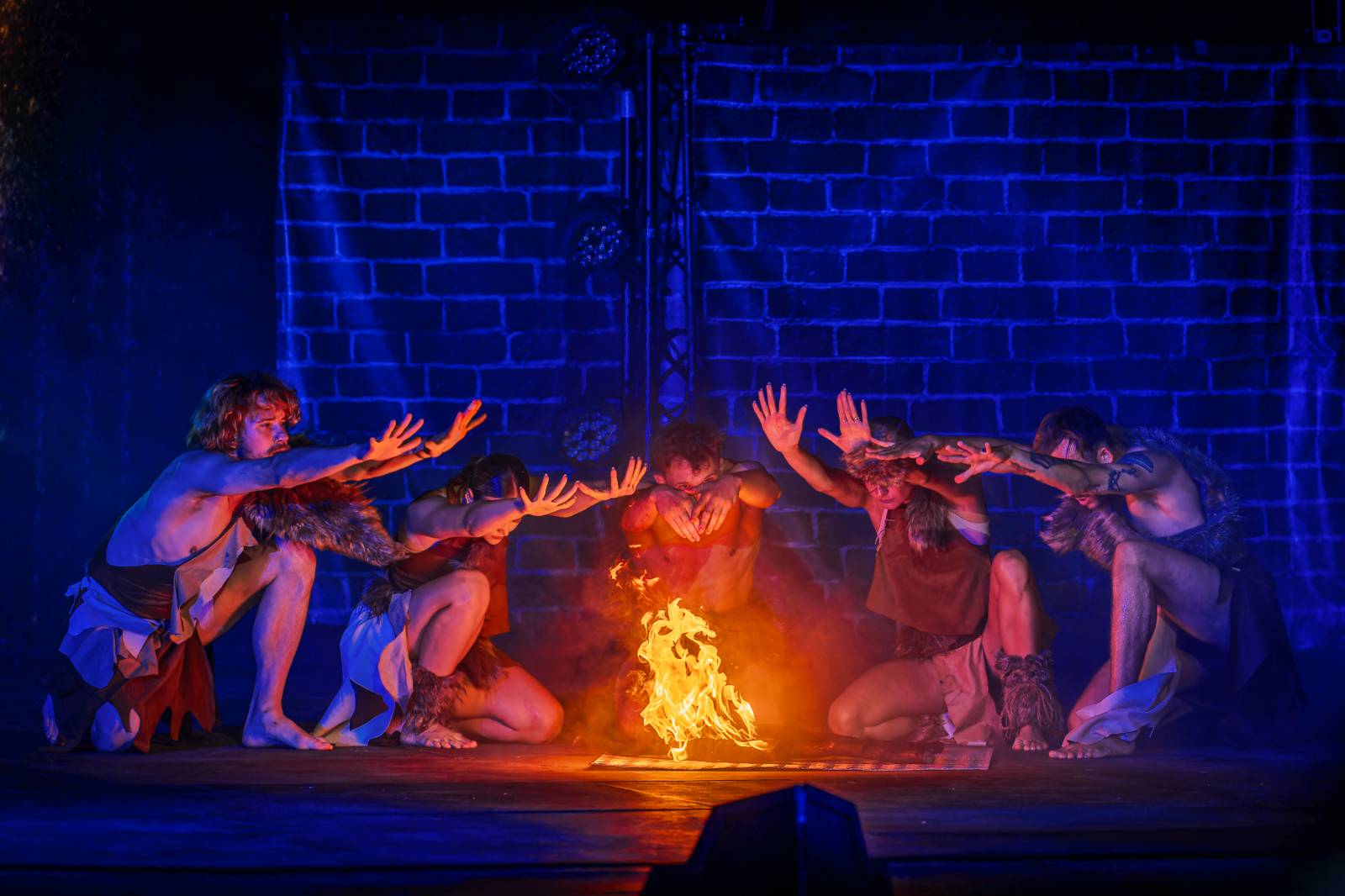 Fascinující spojení vody, světla, ohně a hudby. Show Magická fontána se loučí s Prahou