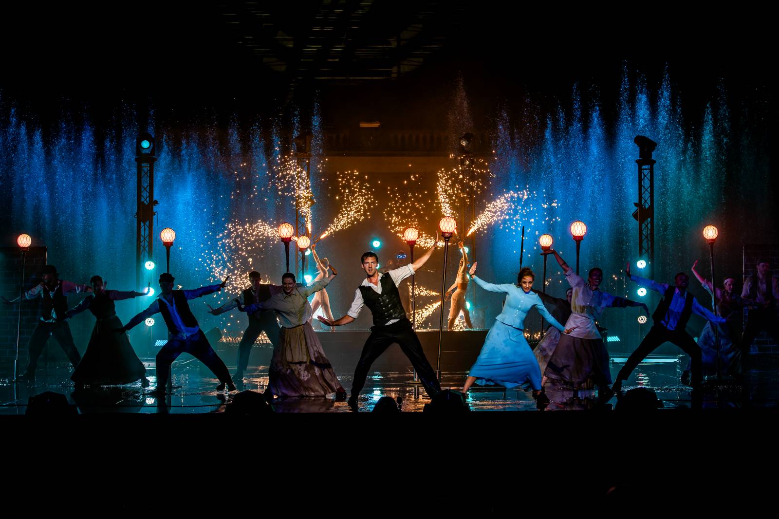 Fascinující spojení vody, světla, ohně a hudby. Show Magická fontána se loučí s Prahou