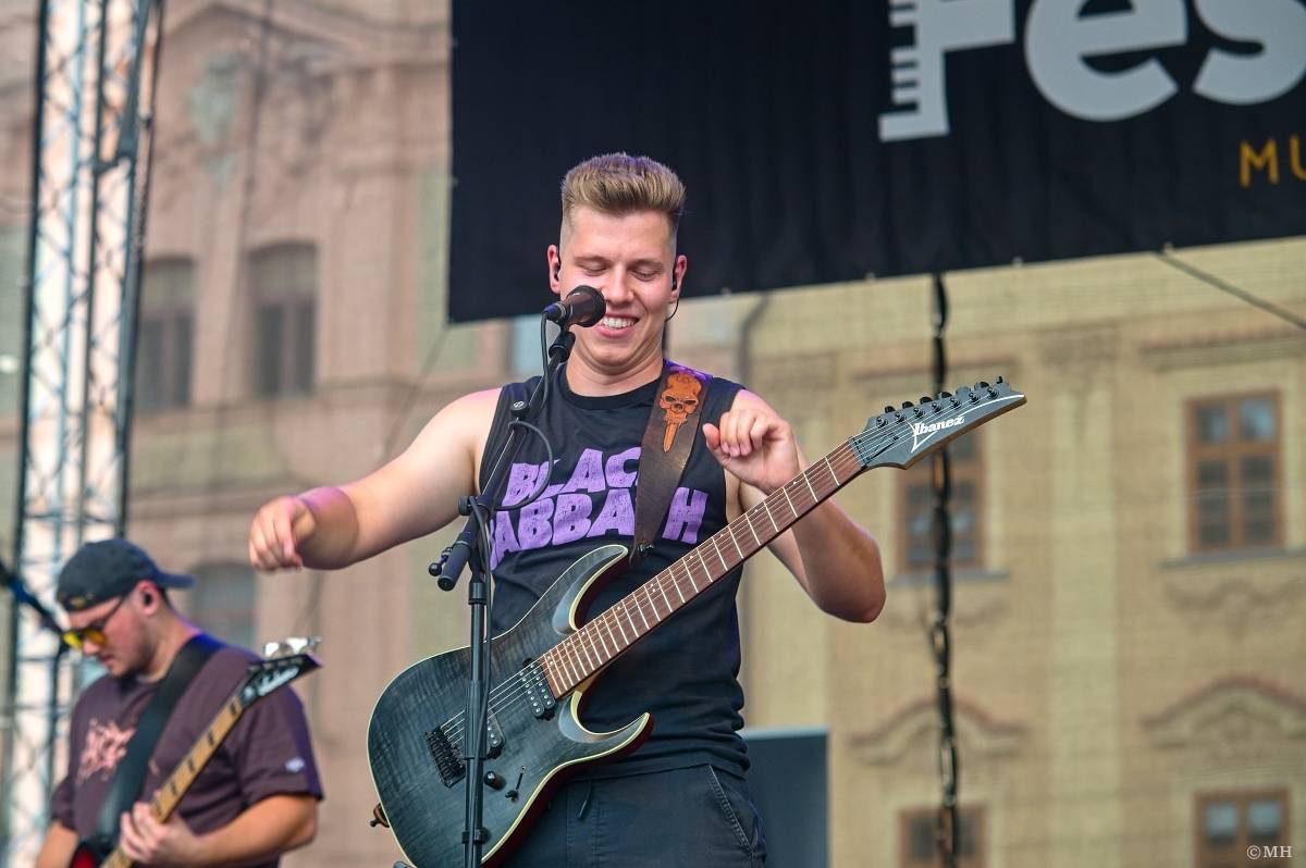 Odstartoval Festival na ulici. Do Plzně dorazili Geronimo, Nora, Pines In Flames i Odyssea