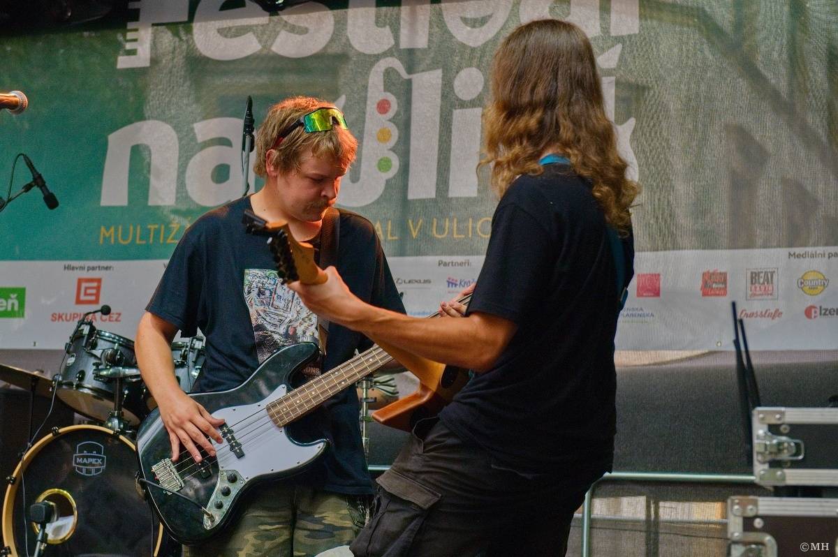 Odstartoval Festival na ulici. Do Plzně dorazili Geronimo, Nora, Pines In Flames i Odyssea