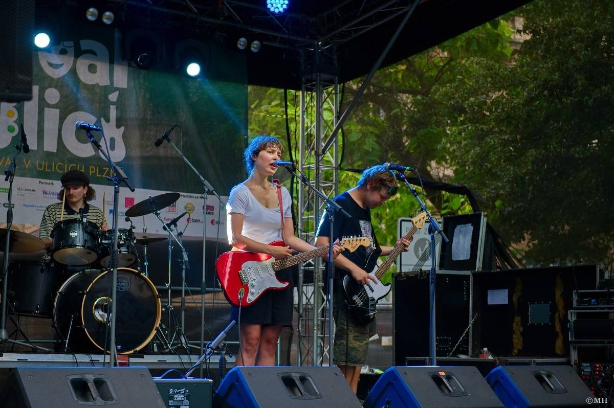 Odstartoval Festival na ulici. Do Plzně dorazili Geronimo, Nora, Pines In Flames i Odyssea