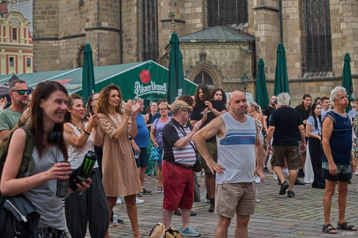 Odstartoval Festival na ulici. Do Plzně dorazili Geronimo, Nora, Pines In Flames i Odyssea