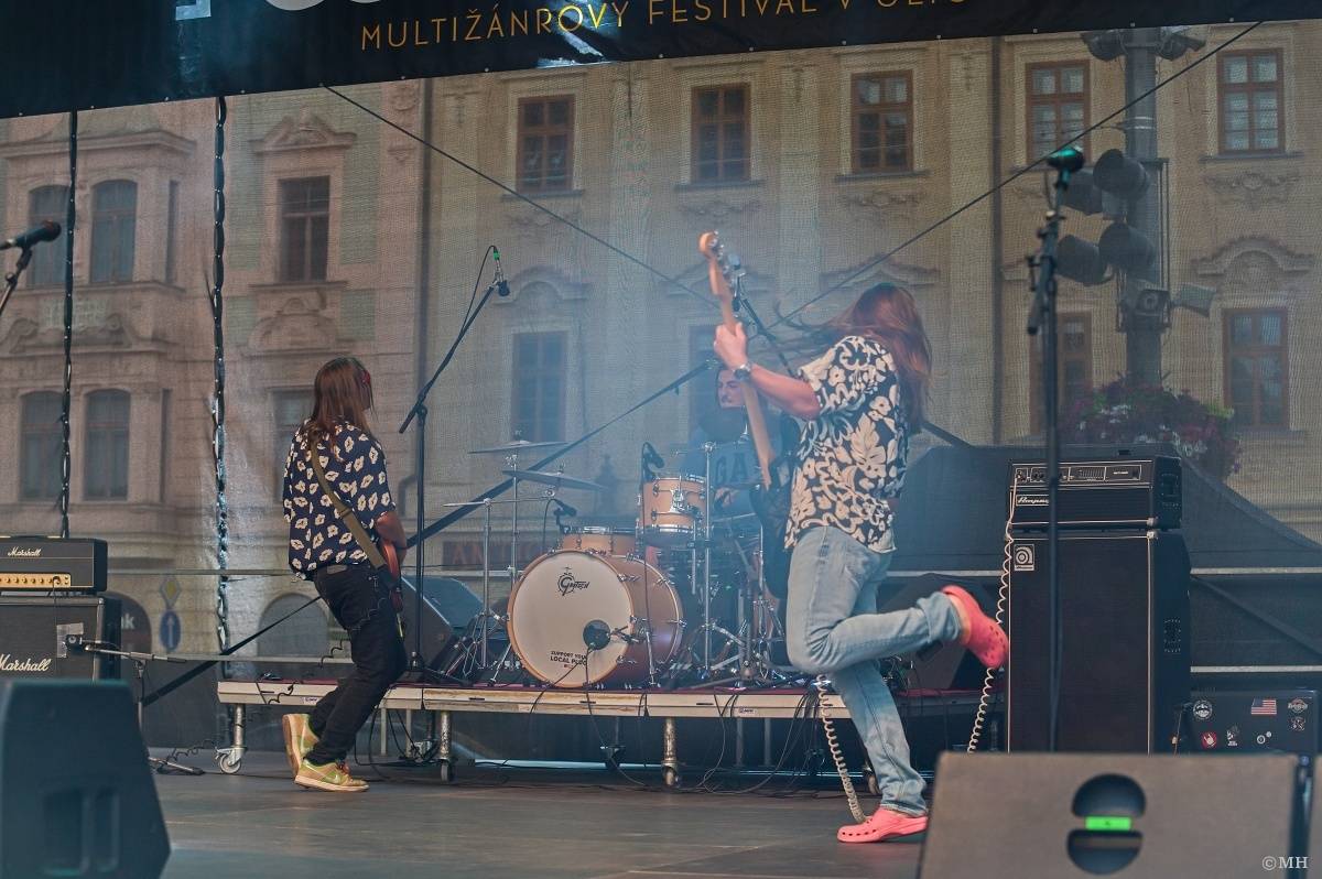 Odstartoval Festival na ulici. Do Plzně dorazili Geronimo, Nora, Pines In Flames i Odyssea