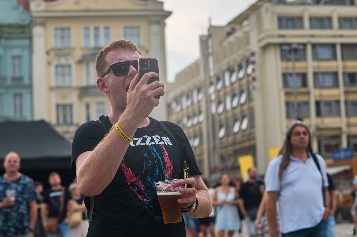 Odstartoval Festival na ulici. Do Plzně dorazili Geronimo, Nora, Pines In Flames i Odyssea