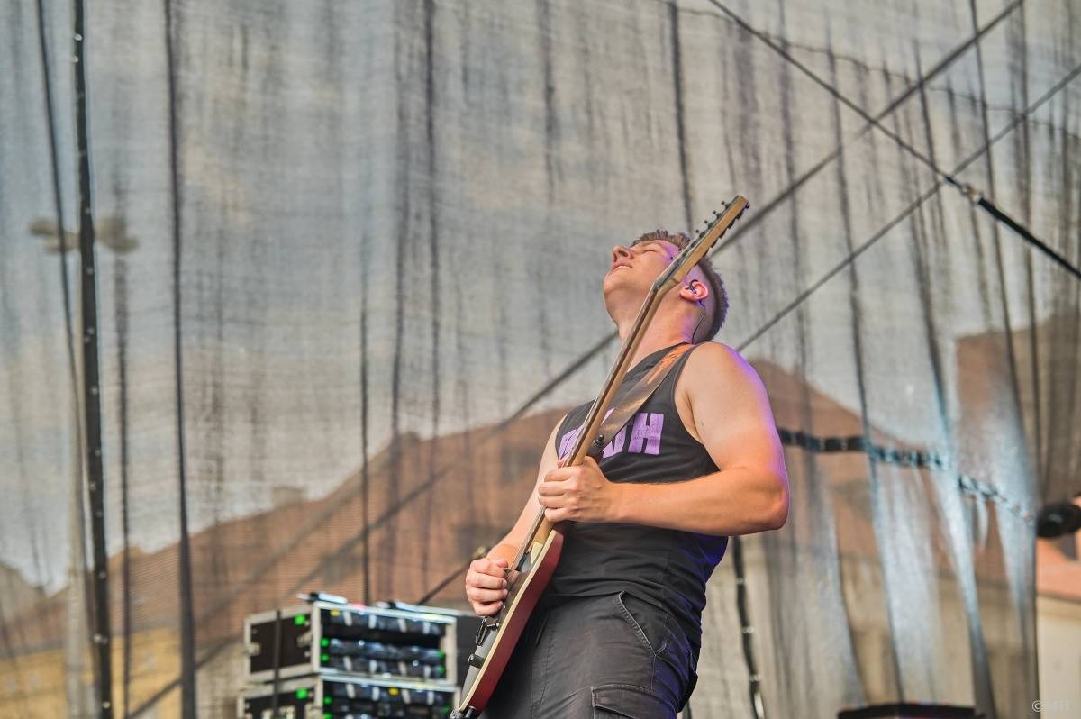 Odstartoval Festival na ulici. Do Plzně dorazili Geronimo, Nora, Pines In Flames i Odyssea