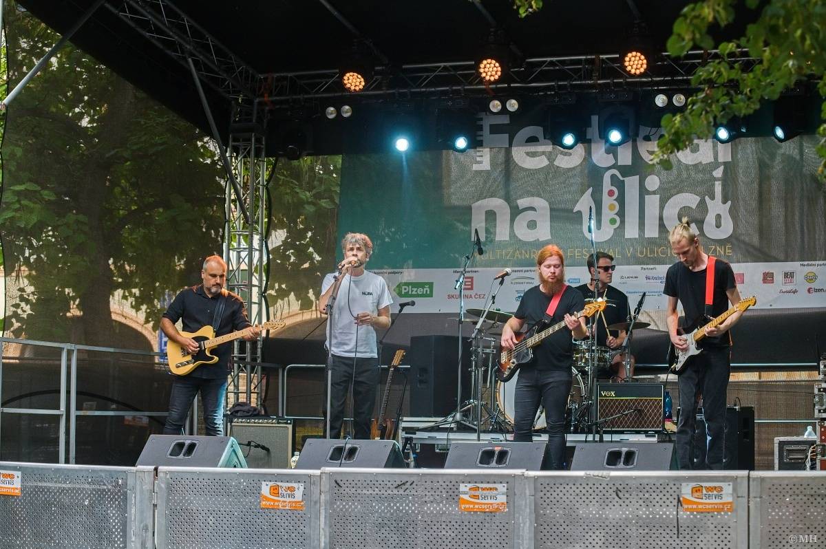 Odstartoval Festival na ulici. Do Plzně dorazili Geronimo, Nora, Pines In Flames i Odyssea