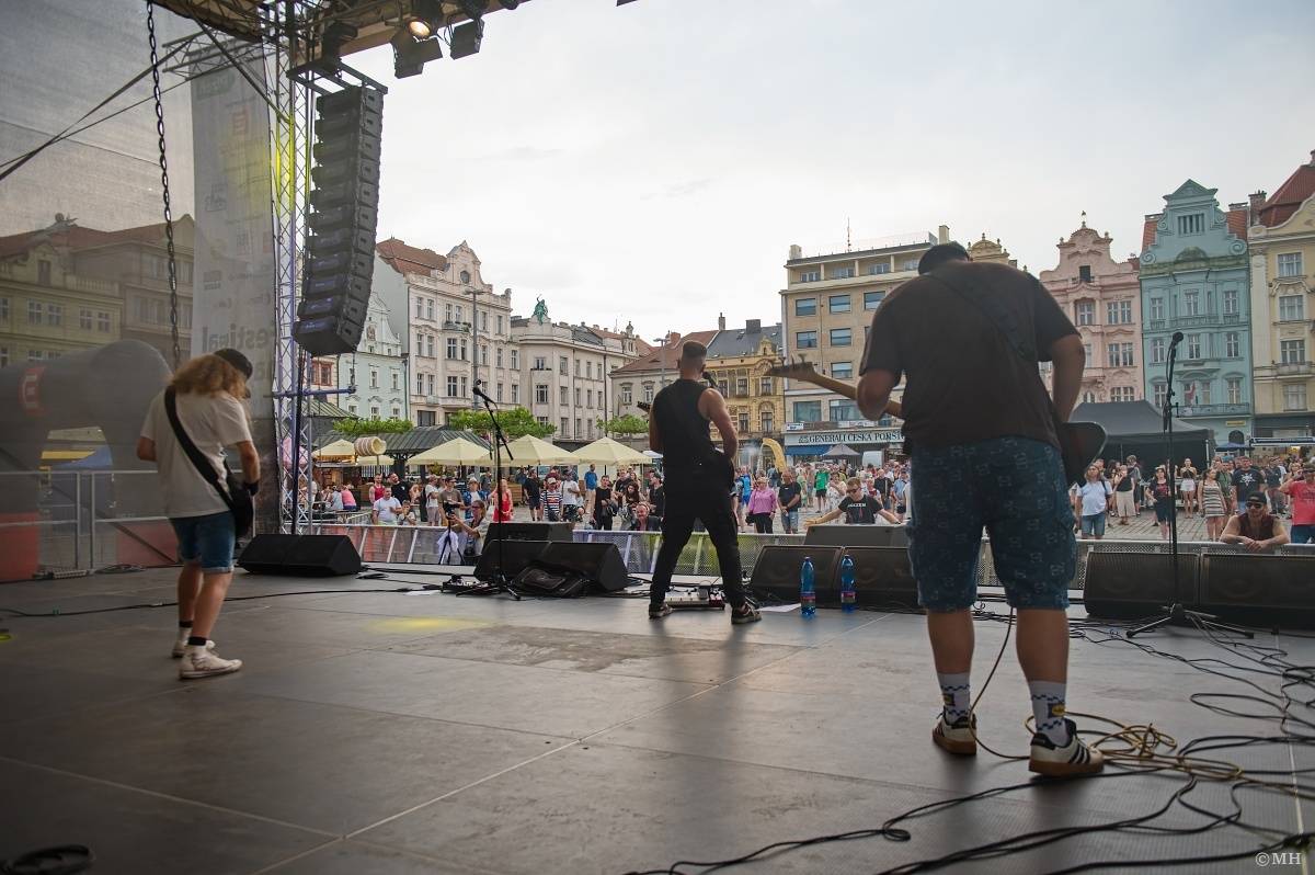 Odstartoval Festival na ulici. Do Plzně dorazili Geronimo, Nora, Pines In Flames i Odyssea
