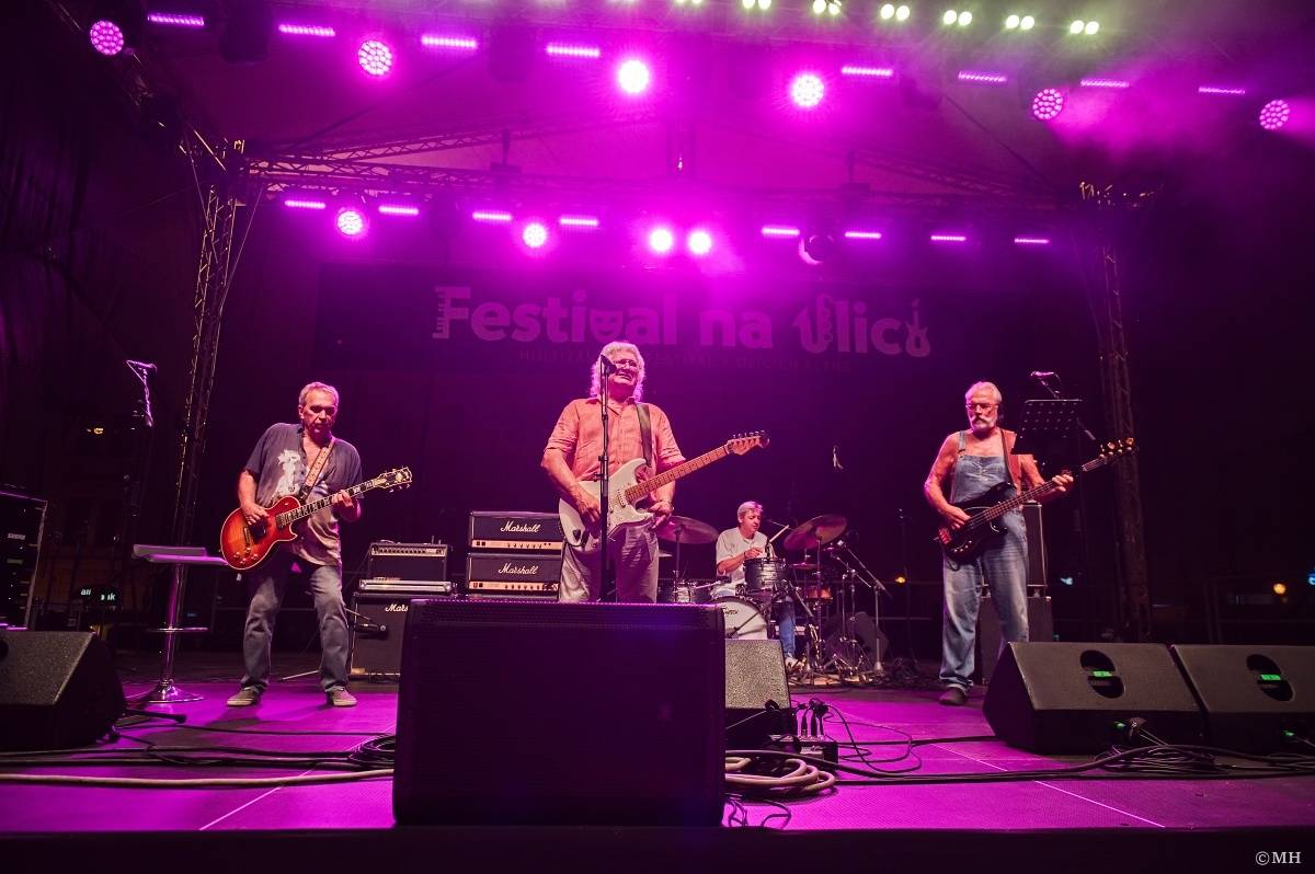 Odstartoval Festival na ulici. Do Plzně dorazili Geronimo, Nora, Pines In Flames i Odyssea