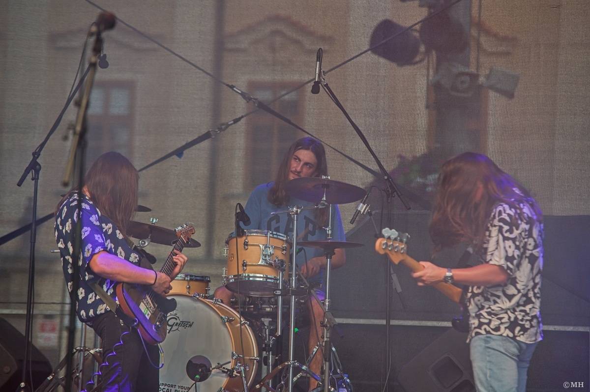 Odstartoval Festival na ulici. Do Plzně dorazili Geronimo, Nora, Pines In Flames i Odyssea