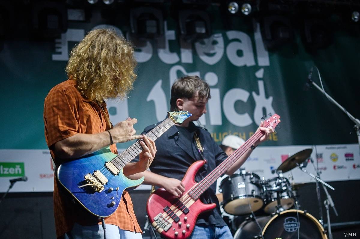 Odstartoval Festival na ulici. Do Plzně dorazili Geronimo, Nora, Pines In Flames i Odyssea