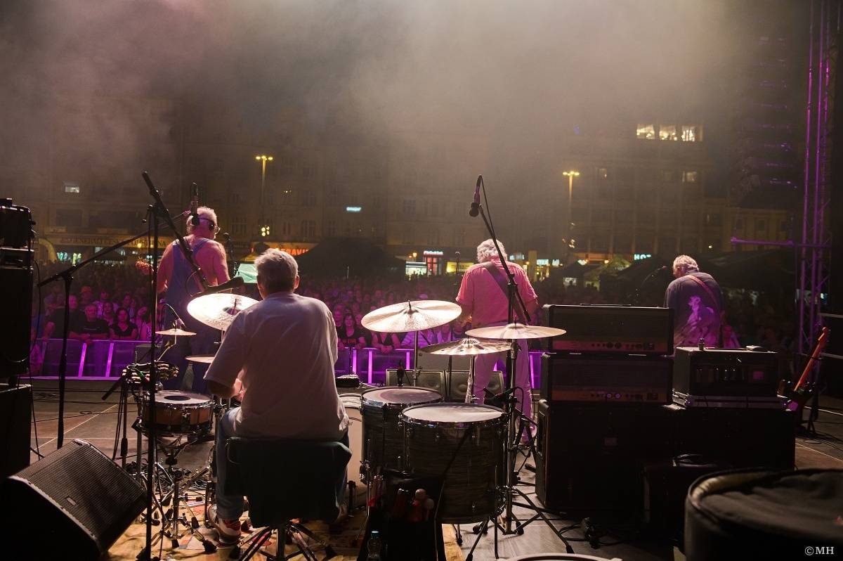 Odstartoval Festival na ulici. Do Plzně dorazili Geronimo, Nora, Pines In Flames i Odyssea