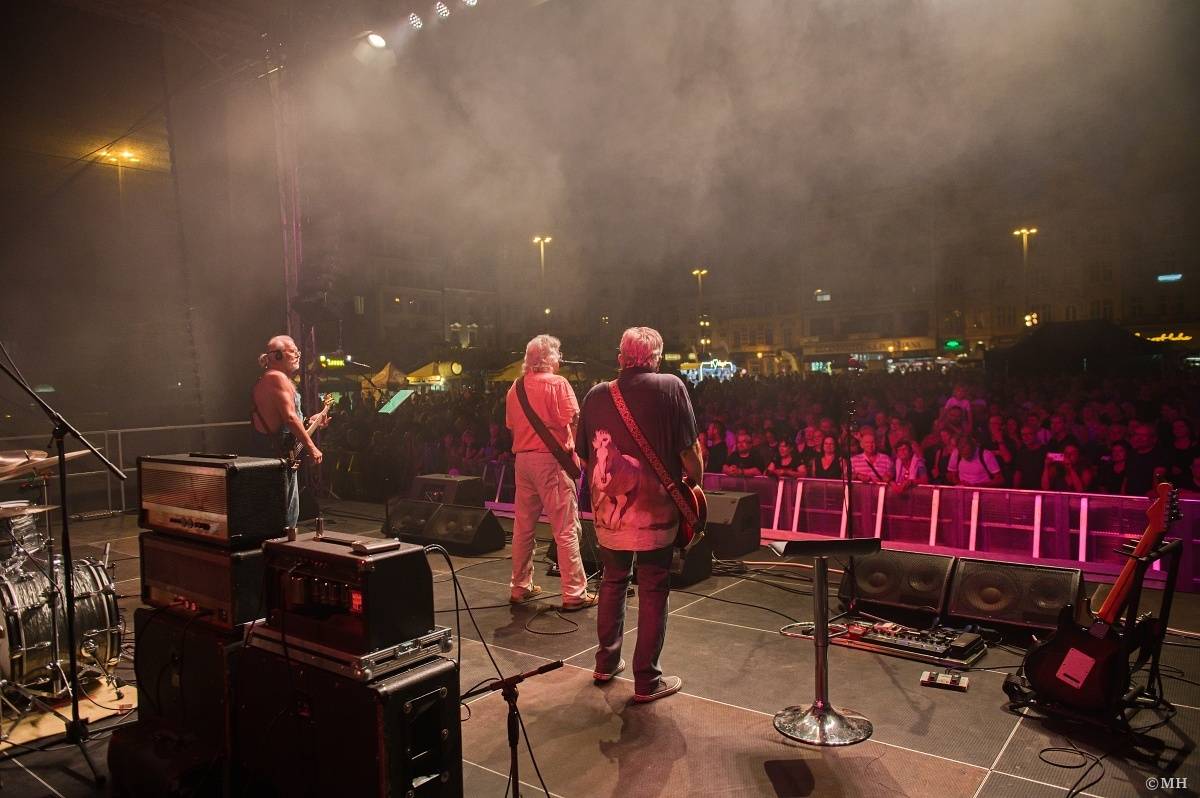 Odstartoval Festival na ulici. Do Plzně dorazili Geronimo, Nora, Pines In Flames i Odyssea